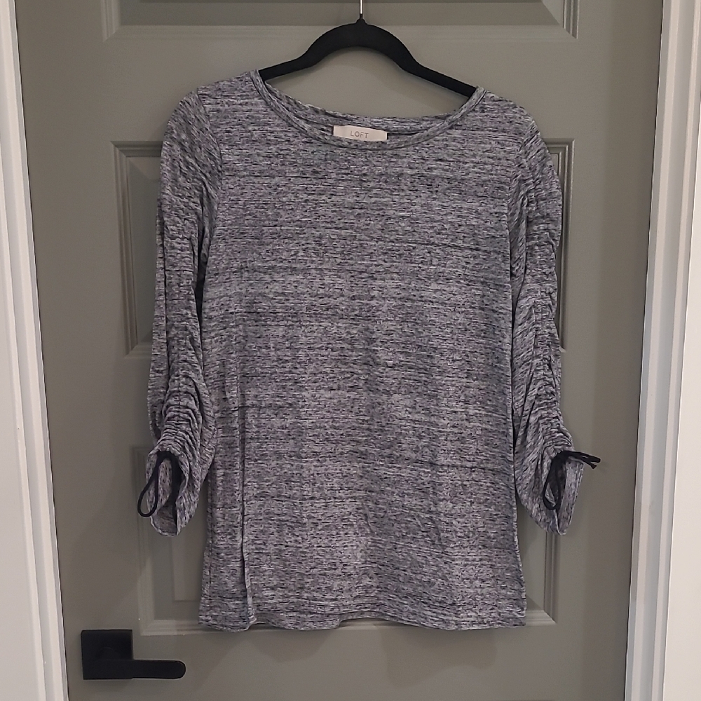 LOFT Size M Heather Gray Long Sleeve Top with Ruched Detail